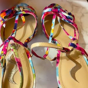 Fun, bright heels. These run a little small. Would fit a size 8 foot well.